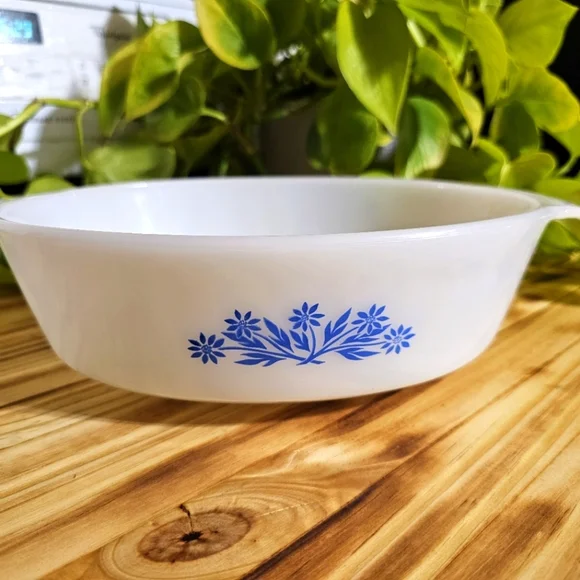 Vintage Fire King "Blue Cornflower" design casserole dish - Picture 2 of 6